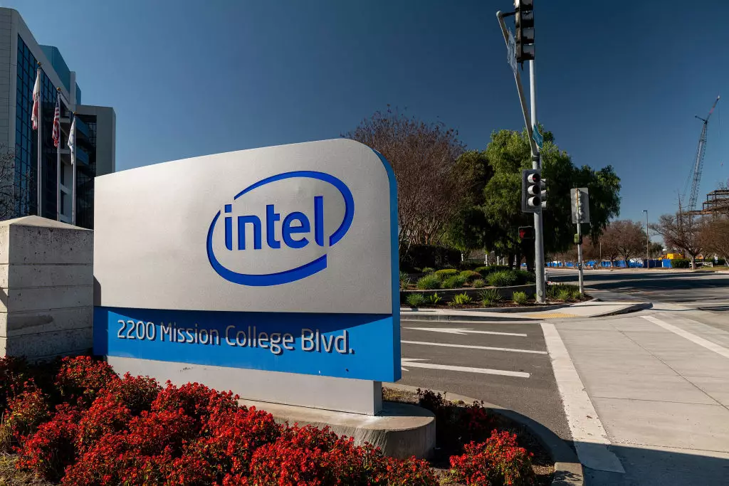 Intel’s Strategic Shift: Navigating Challenges and Seizing Opportunities in the Semiconductor Industry