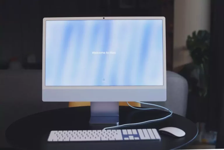 The Evolution of the iMac: Apple's Enduring Desktop Legacy 1 The Evolution of the iMac: Apple’s Enduring Desktop Legacy