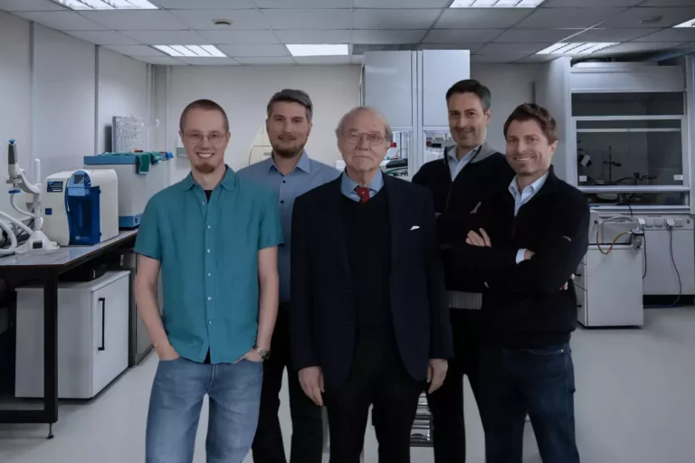 The Ongoing Quest for Non-Invasive Blood Sugar Monitoring: Innovations and Challenges 1 The Ongoing Quest for Non-Invasive Blood Sugar Monitoring: Innovations and Challenges