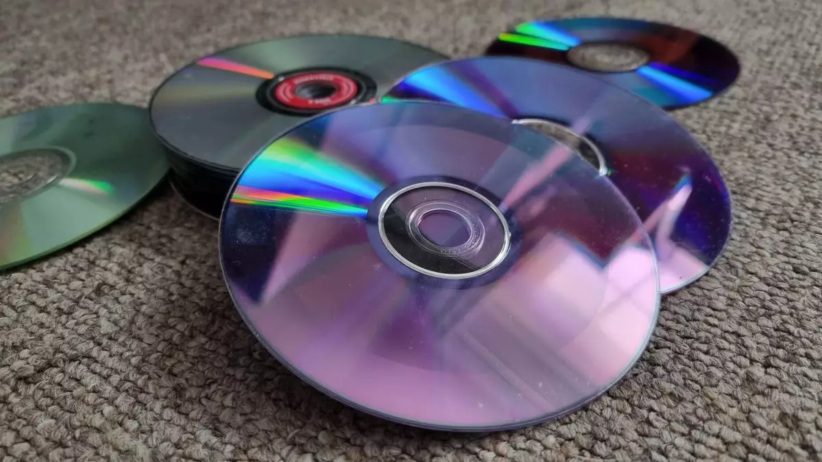 Reviving Your Disc Memories: The Perils of DVD Decay