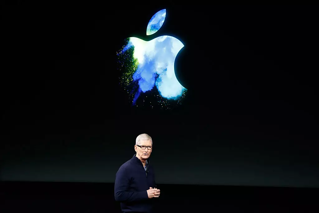 Apple’s Strategic Maneuvering Amid Tariff Challenges